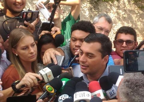 Wilson Lima vota em escola de Manaus e diz que sensação é de dever cumprido