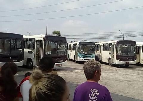 Com ônibus gratuitos, usuários do transporte coletivo denunciam linhas paradas em Manaus