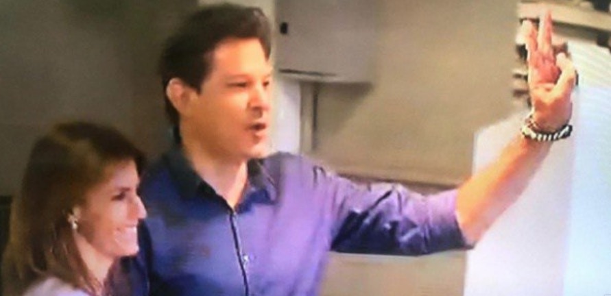 Haddad vota em São Paulo e recebe apoio de manifestantes 