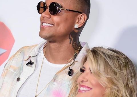 Léo Santana e Lorena Improva reatam namoro com declaração de amor