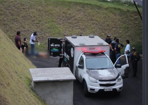 Com 24 facadas, corpo de mulher é encontrado em motel de Manaus