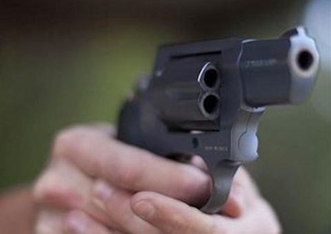Menino de 8 anos morre ao levar tiro de pistola no peito
