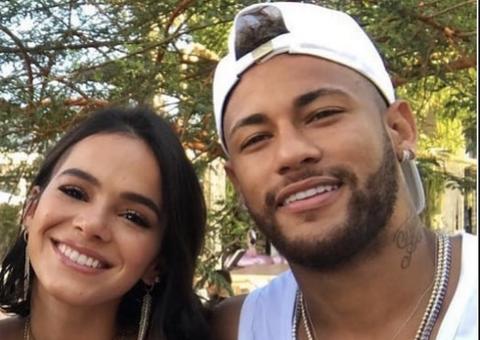 Bruna Marquezine curte comentário que insinua que Neymar terminou namoro por causa de política 