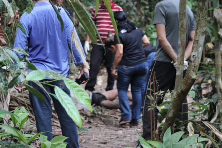 Com braços quebrados, corpo de homem é encontrado em mata de Manaus