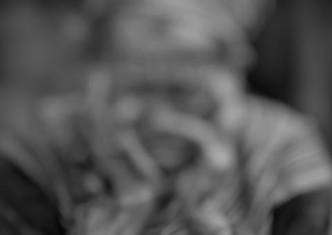 Jovem escuta barulho e descobre neto estuprando avó de 100 anos