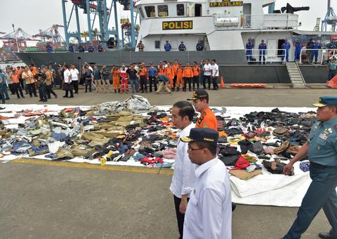 Avião que caiu na Indonésia teve falha um dia antes do acidente