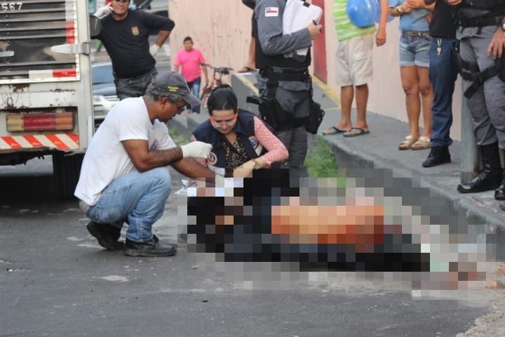Em Manaus, com mais de 30 facadas corpo é encontrado em bolsa de viagem