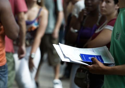 Desemprego cai 11,9%, mas ainda atinge milhões de brasileiros 