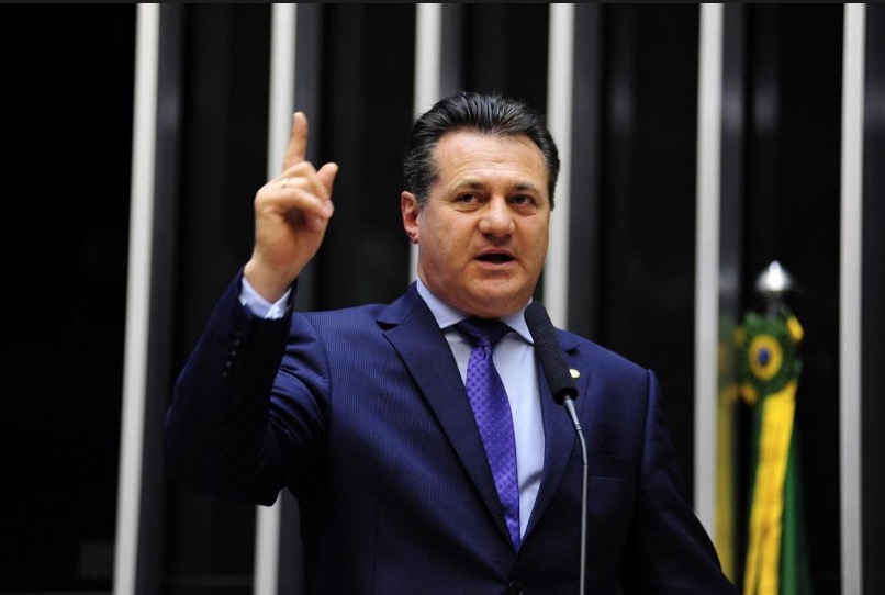 Deputado quer fim de pesquisas eleitorais: 'erraram muito'