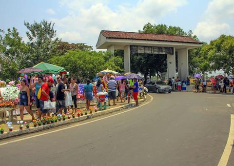 Mais de 500 mil pessoas devem ir aos cemitérios no Dia dos Finados