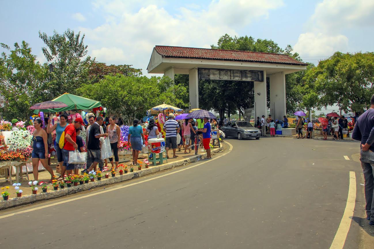 Mais de 500 mil pessoas devem ir aos cemitérios no Dia dos Finados