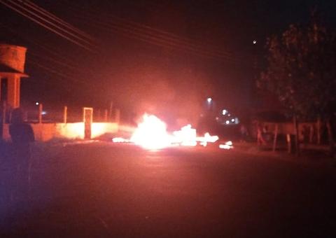 População faz manifestação após duas semanas sem energia elétrica em Manaus