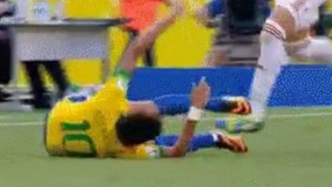 Bombeiros da Irlanda fazem piada com Neymar em dia de Halloween: 'façam como ele'