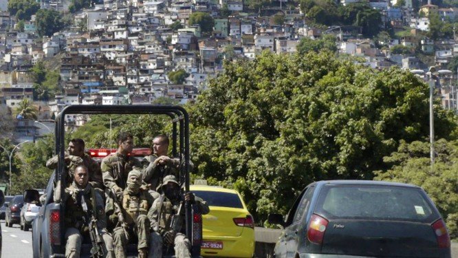 Saiba como são treinados os snipers que Witzel quer usar em operações no Rio