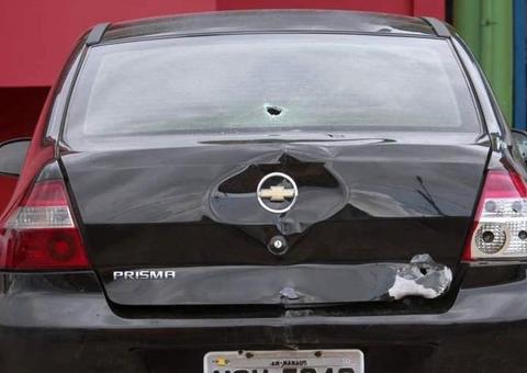 Homem é preso e adolescentes apreendidos suspeitos de roubarem carro para cometer arrastões em Manaus 