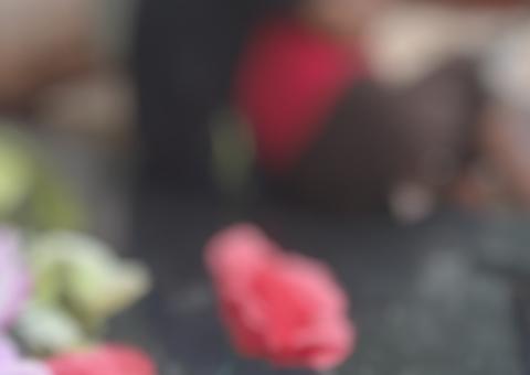 Em cemitério, casal é flagrado fazendo sexo em cima de túmulo 