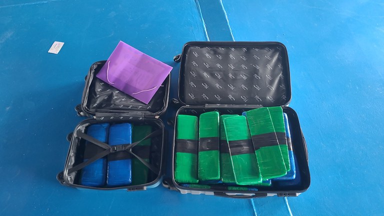 Operação da PF apreende quase 50 kg de drogas no porto de Tabatinga