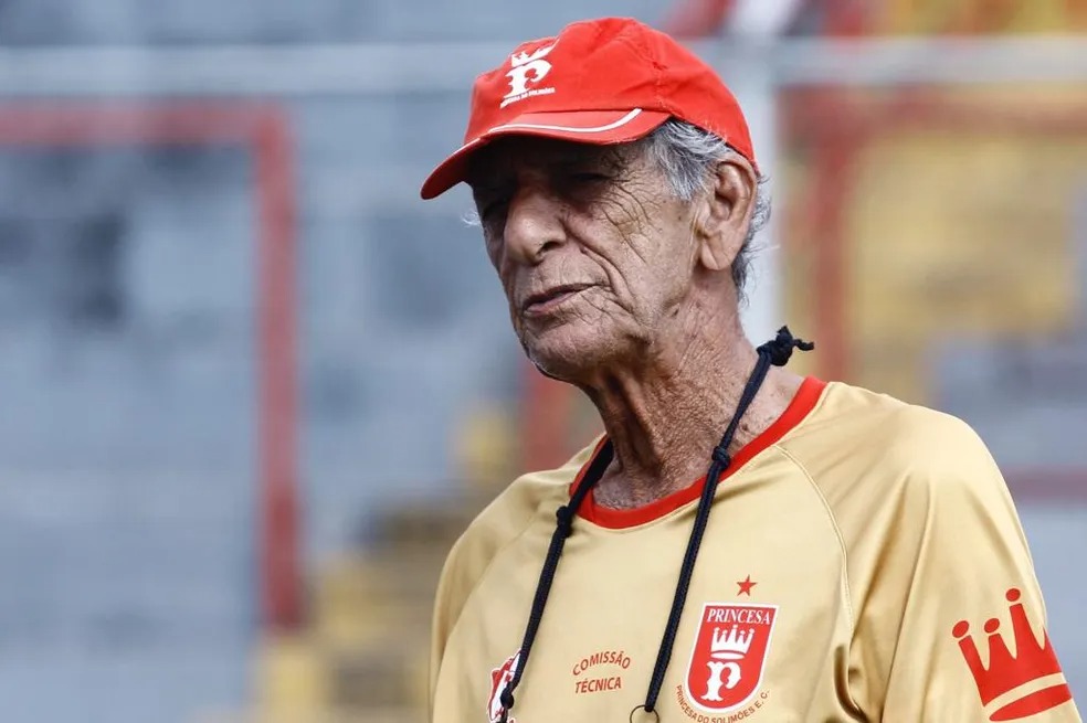 Lana lamenta eliminação com dois a menos em campo pela Série D