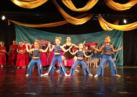 VII Mostra de Dança movimenta shopping em Manaus