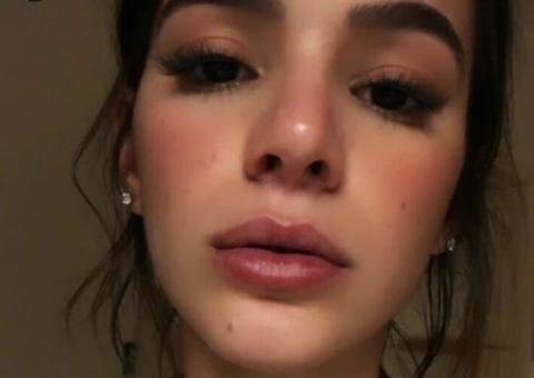 Bruna Marquezine ostenta barriga definida e troca elogios com Gisele Bündchen 