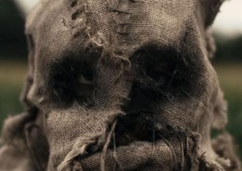 Espantalho assassino ataca no trailer do terror Scarecrows