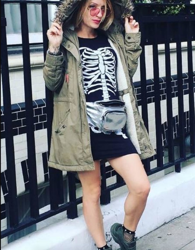 Mulher ganha R$ 480 mil por ano vendendo meias e sapatos sujos