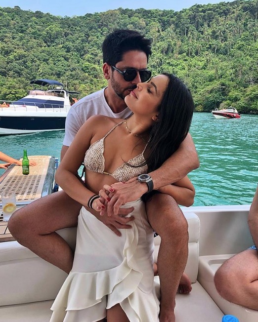 Ex-BBB Emilly faz 1ª declaração apaixonada para novo namorado