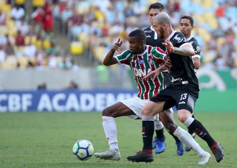 Vasco bate Fluminense por 1 a 0 e se afasta da zona de rebaixamento