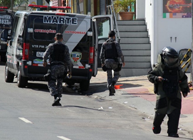Em Manaus, policiais encontram artefato explosivo na frente de delegacia 