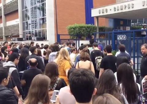 Abertos os portões para o primeiro dia do Enem