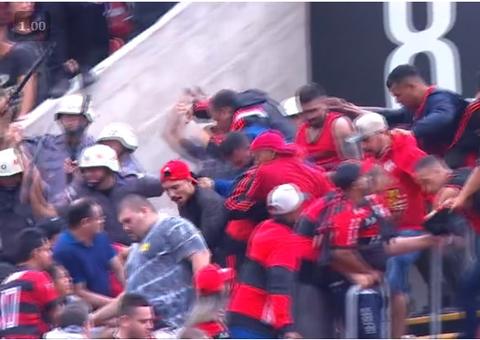 Torcedores do Flamengo se envolvem em briga generalizada durante partida 