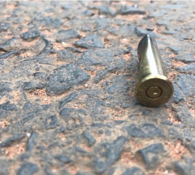 Menina de 12 anos é atingida por tiro dentro de bar