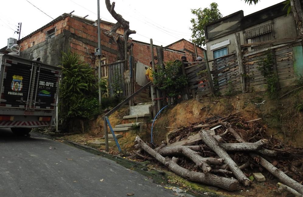 Antes de matar adolescente, criminosos invadiram casa errada em Manaus