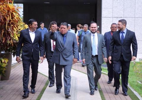 Wilson Lima realiza visita ao Tribunal e Ministério Público de Contas 