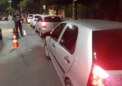 7 motoristas são presos em flagrante por dirigirem bêbados e causarem acidentes em Manaus