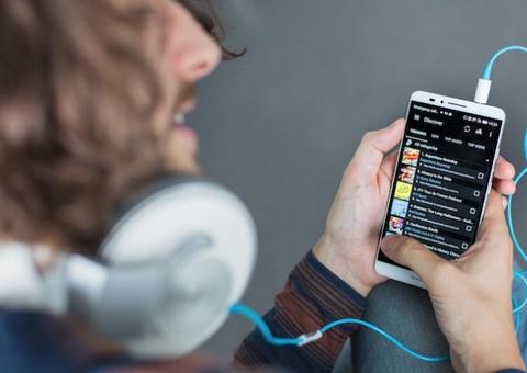 Metade da população consome música e vídeo pela internet, diz pesquisa