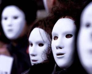 A máscara caiu? Ainda não, mas há um crescente  apoio ao jornalismo crítico e independente