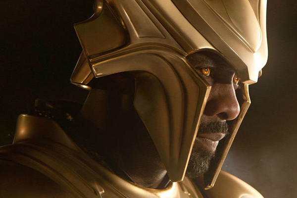 Idris Elba é eleito o homem mais sexy do mundo