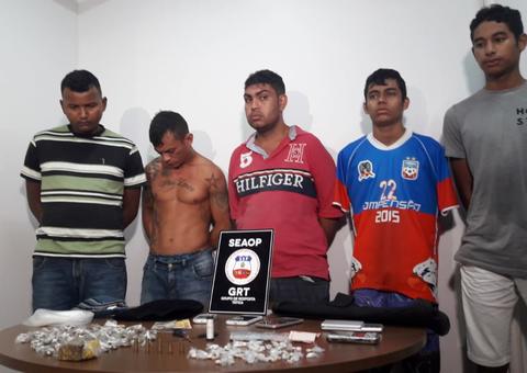 Polícia prende cinco pessoas suspeitas de envolvimento com o tráfico em bairro de Manaus 