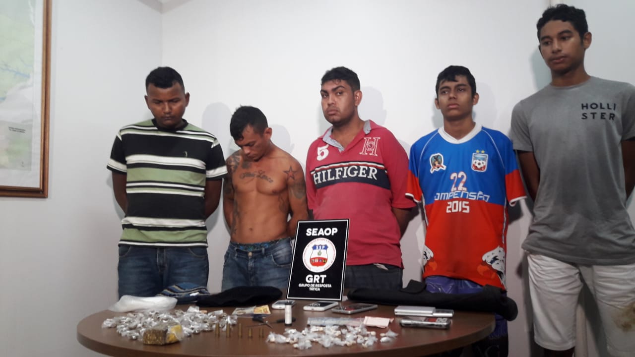 Polícia prende cinco pessoas suspeitas de envolvimento com o tráfico em bairro de Manaus 