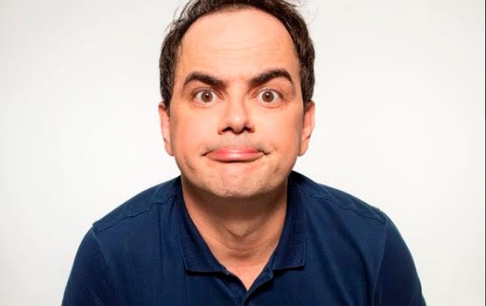 Humorista Carioca traz seu espetáculo 'Más Companhias’ a Manaus