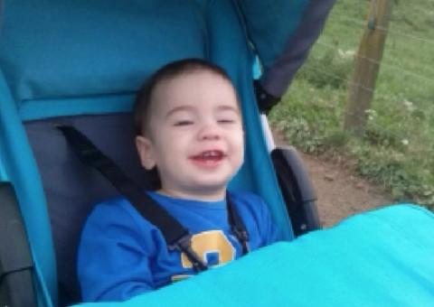 Pescador salva bebê que acreditou ser uma boneca boiando no mar