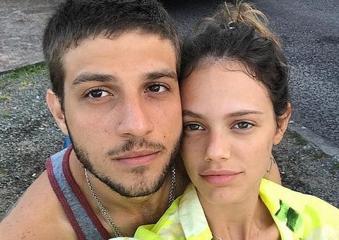   Após término às vésperas de casamento, Chay Suede e Laura Neiva reatam namoro