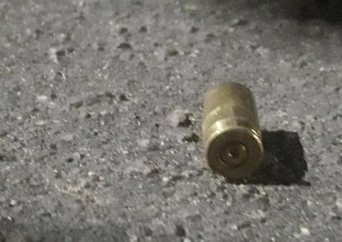 Homem é morto a tiros enquanto conversava com vizinho em Manaus