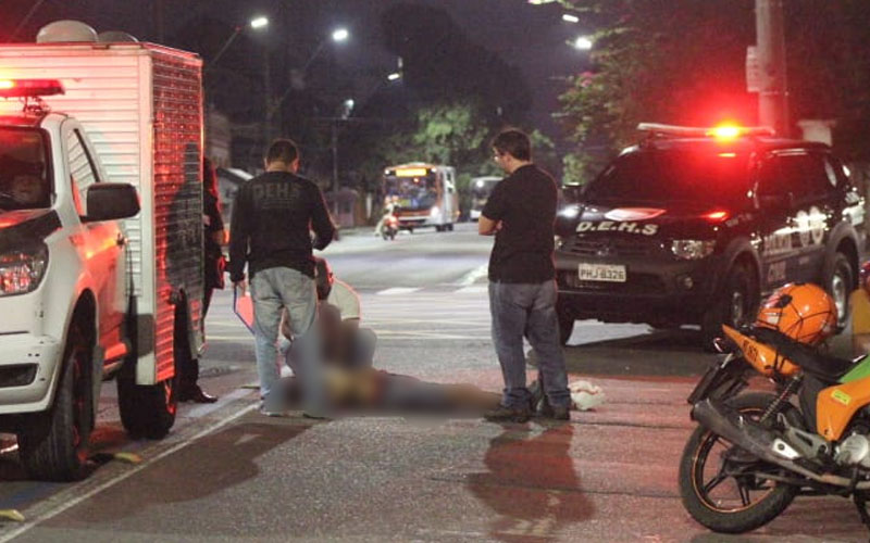 Em Manaus, passageiro de mototáxi é morto a tiros na frente de bar