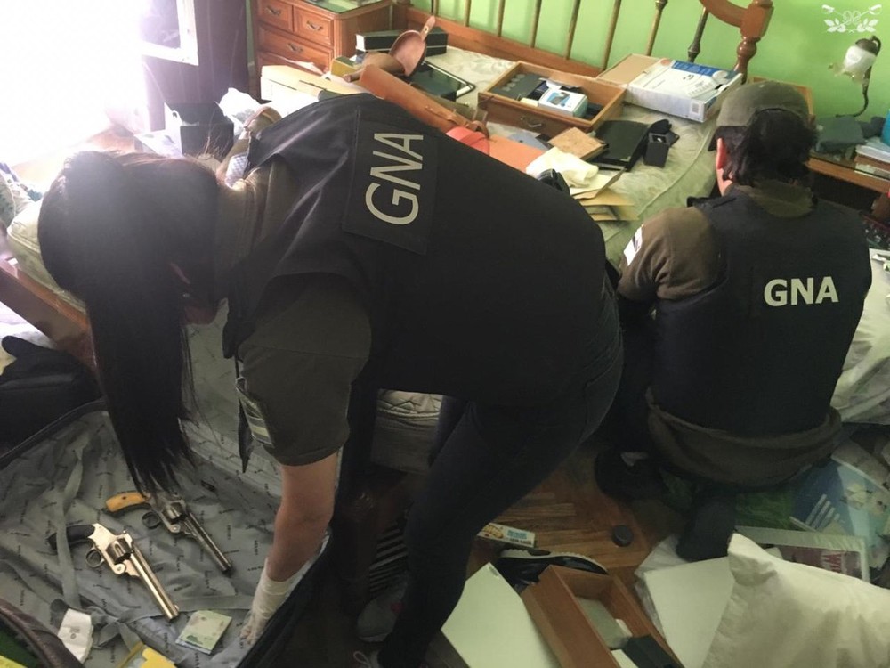 Traficantes de vários estados se uniram para comprar fuzis barrados na Argentina