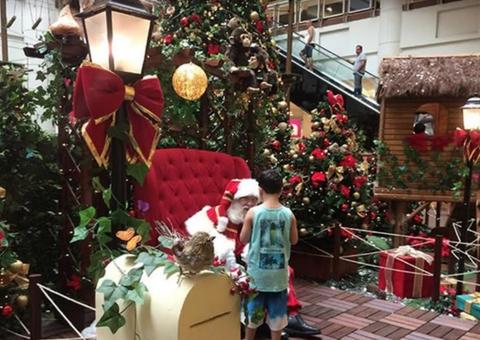 Com o tema Floresta Encantada, Papai Noel chega ao Sumaúma