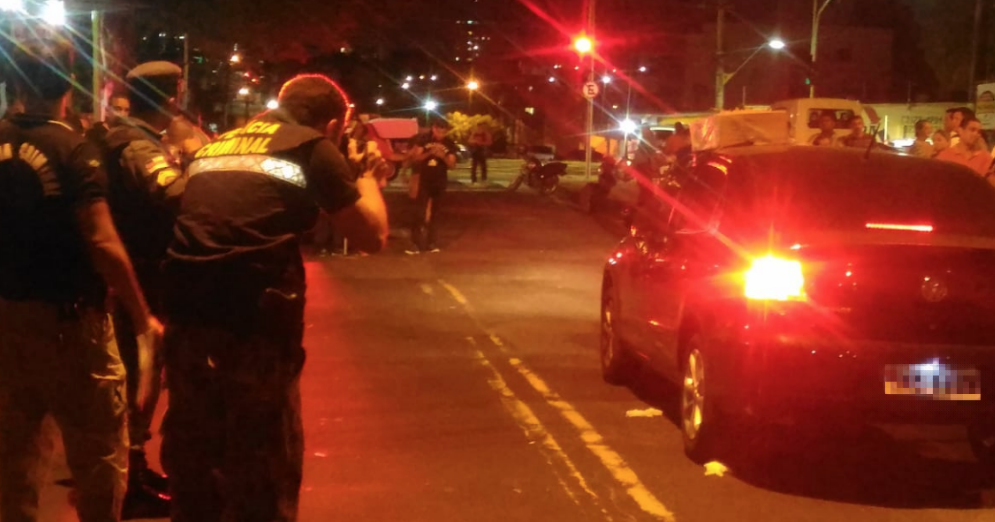 Dentro de carro, Personal Trainer é morto a tiros após sair de academia em Manaus