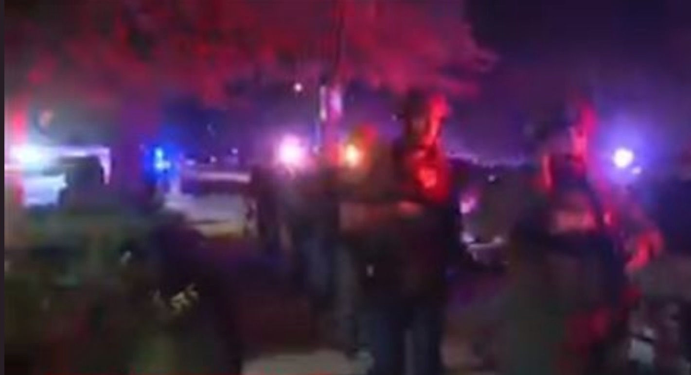 Atirador invade bar e mata 12 nos EUA; suspeito morreu