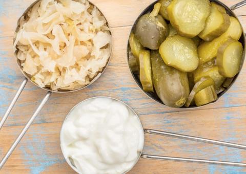 6 alimentos que limpam o fígado